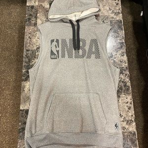 Sz. L NBA pull over hooded shirt